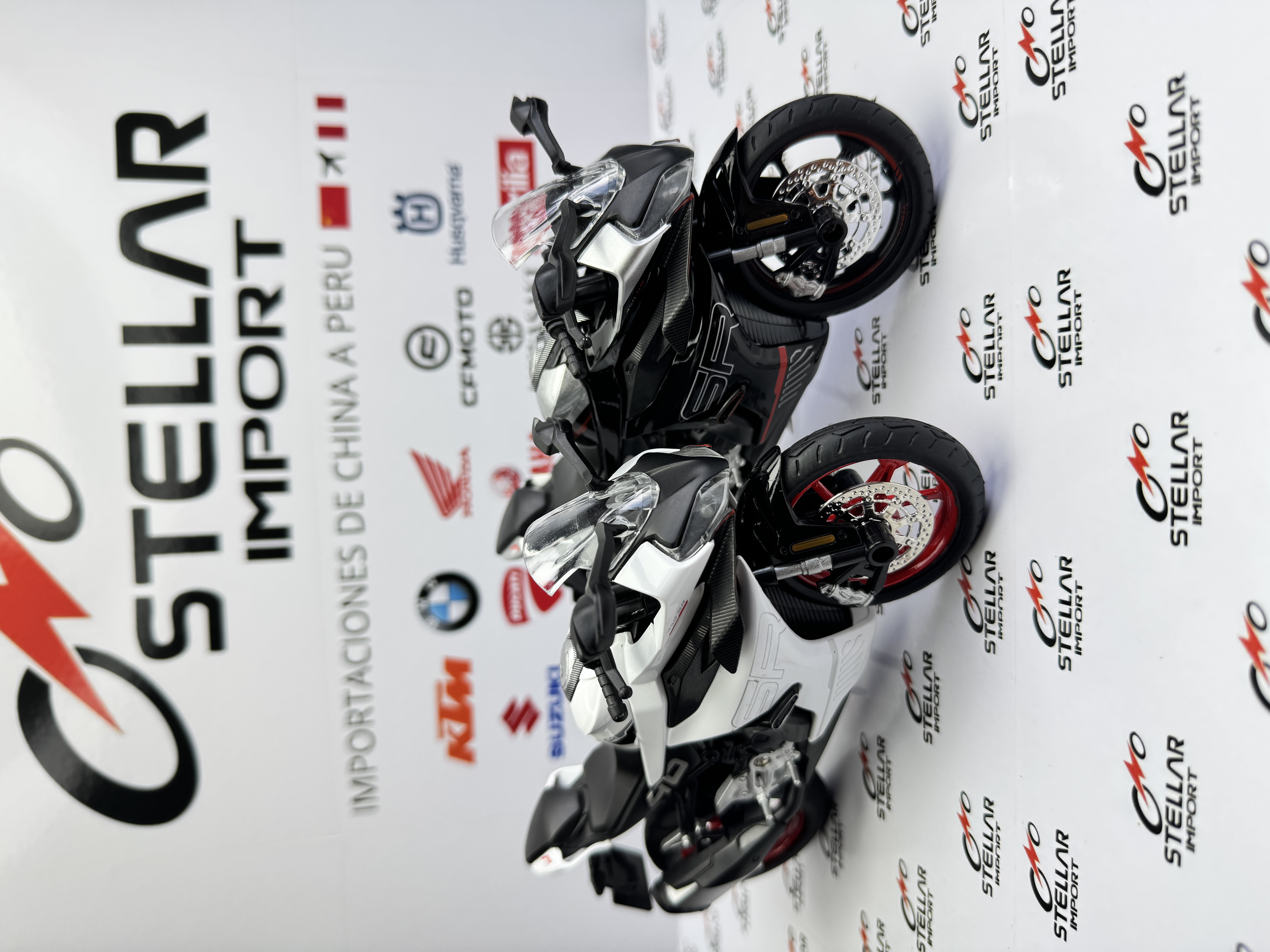 CFMOTO SR 450 Luz y Sonido, fotografía 1