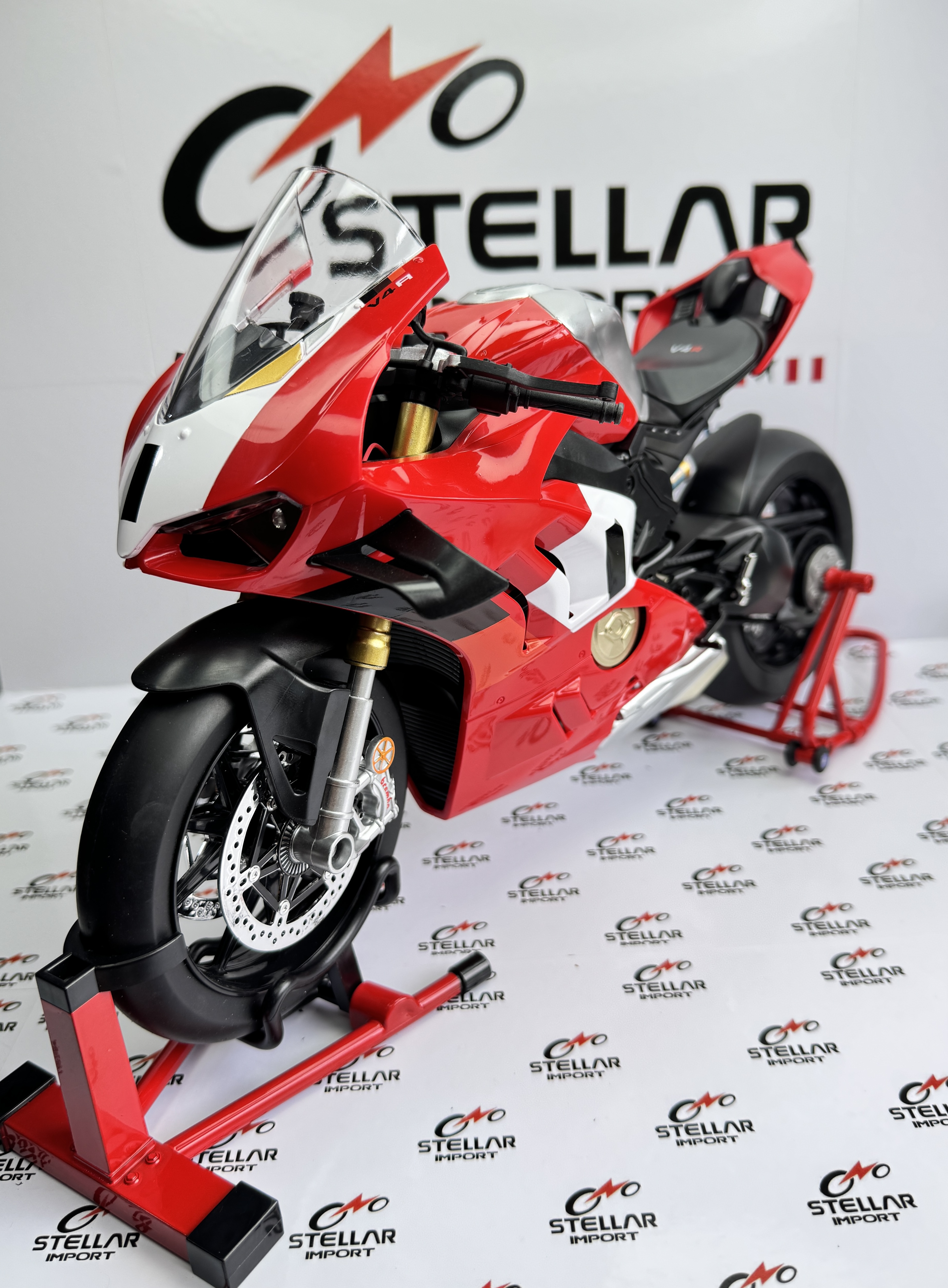 Ducati Panigale V4R Funciones Realistas Expulsión de Humo