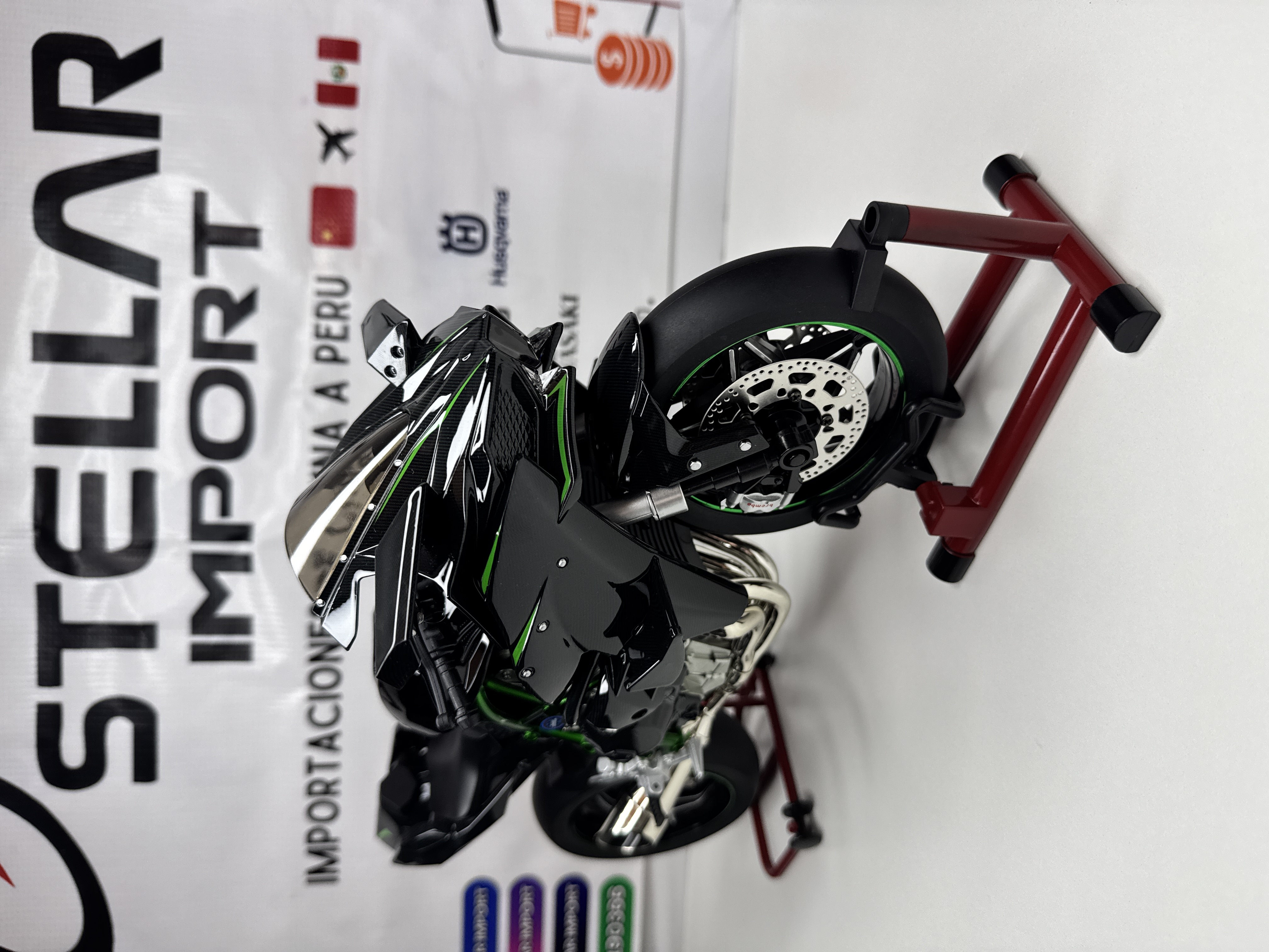 Kawasaki Ninja H2R  Funciones Realistas Expulsión de Humo